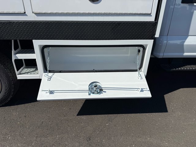 New 2026 Ford F550 4x4 Crew Cab image 8
