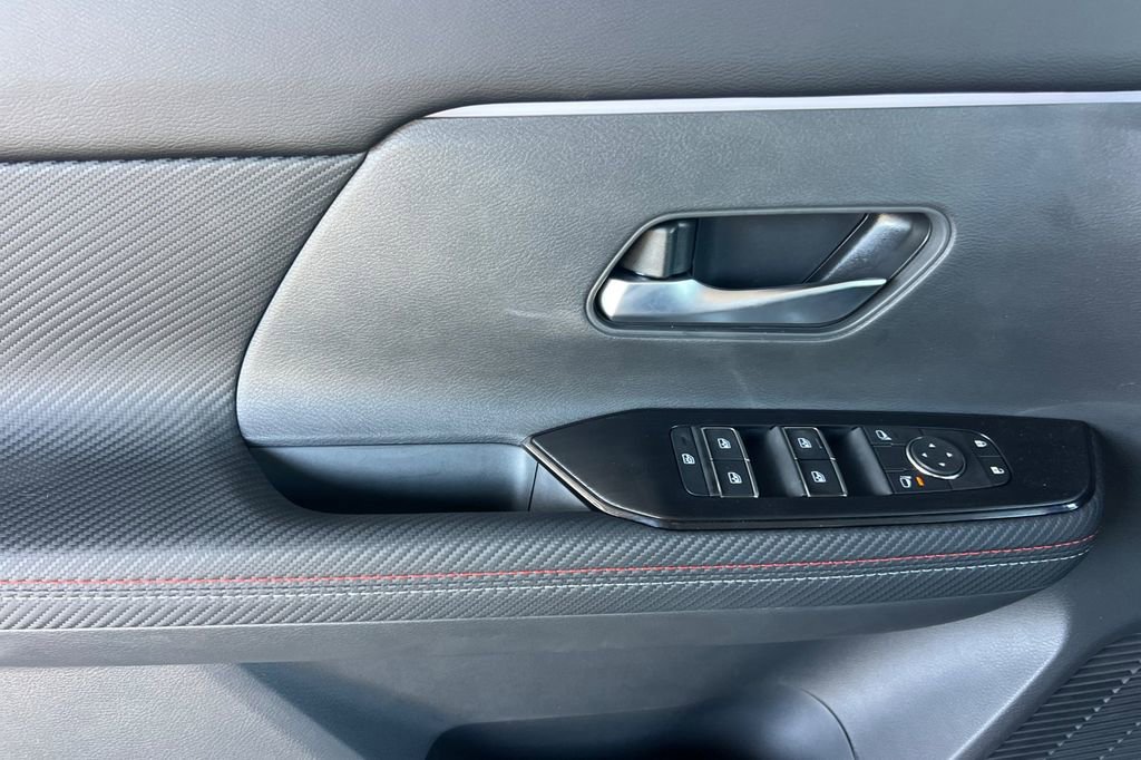 New 2025 Nissan Kicks SR w/ Illumination Package image 8