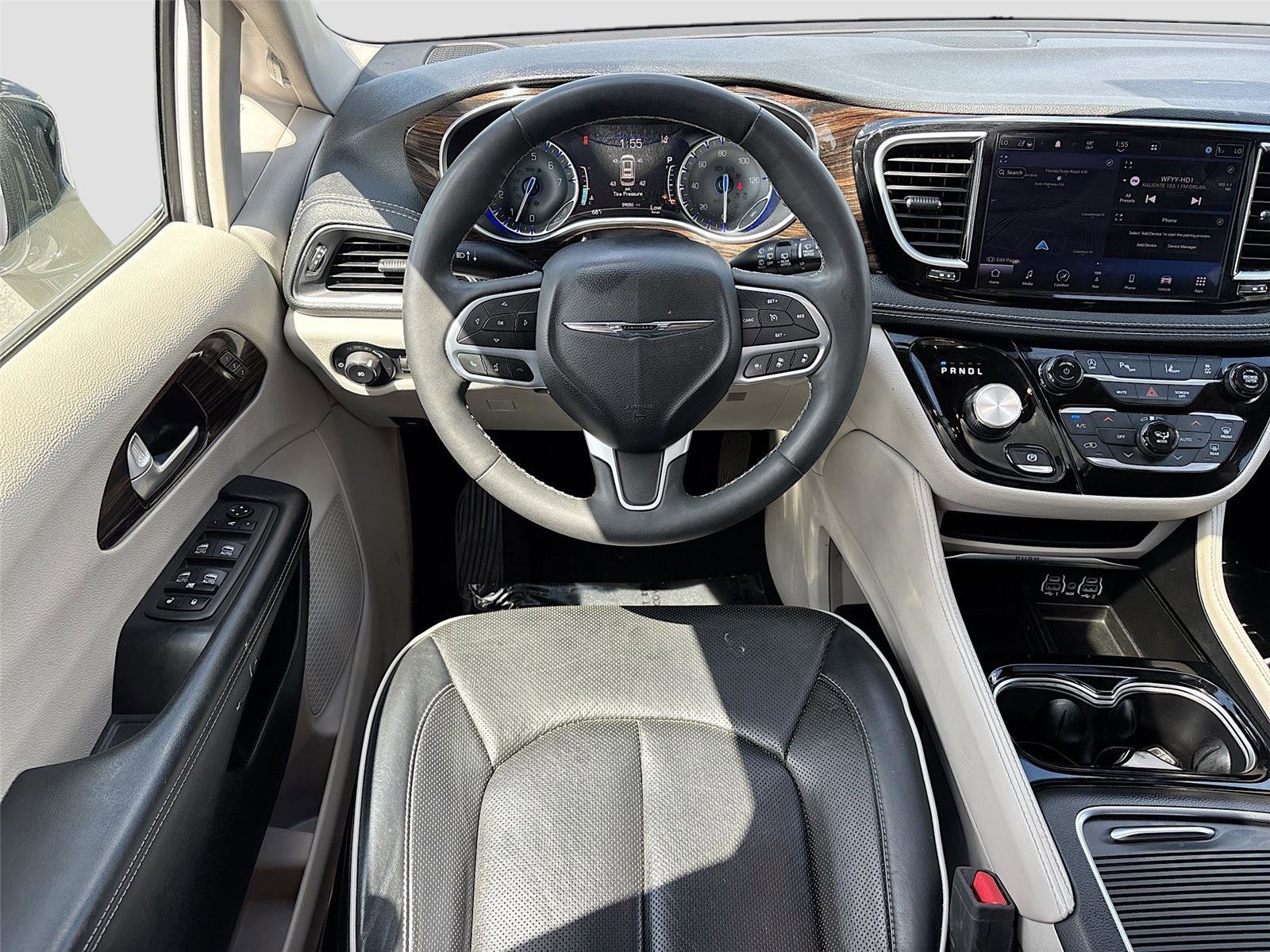 Used 2023 Chrysler Pacifica Limited image 23