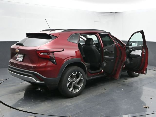 Used 2025 Chevrolet Trax LT image 57