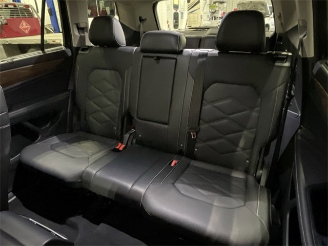 Used 2025 Volkswagen Atlas SE image 27