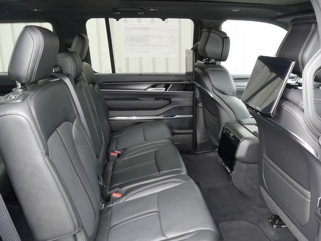 New 2026 Jeep Grand Wagoneer Summit AWD/4WD image 33