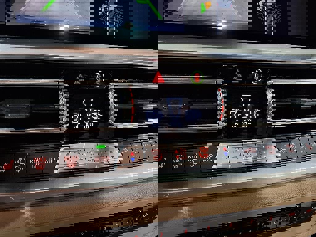 Used 2022 BMW 330i xDrive Sedan w/ Premium Package image 15