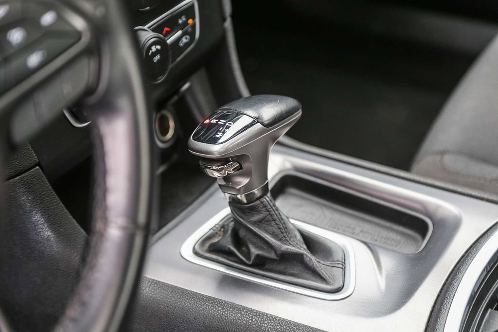 Used 2019 Dodge Charger SXT image 18