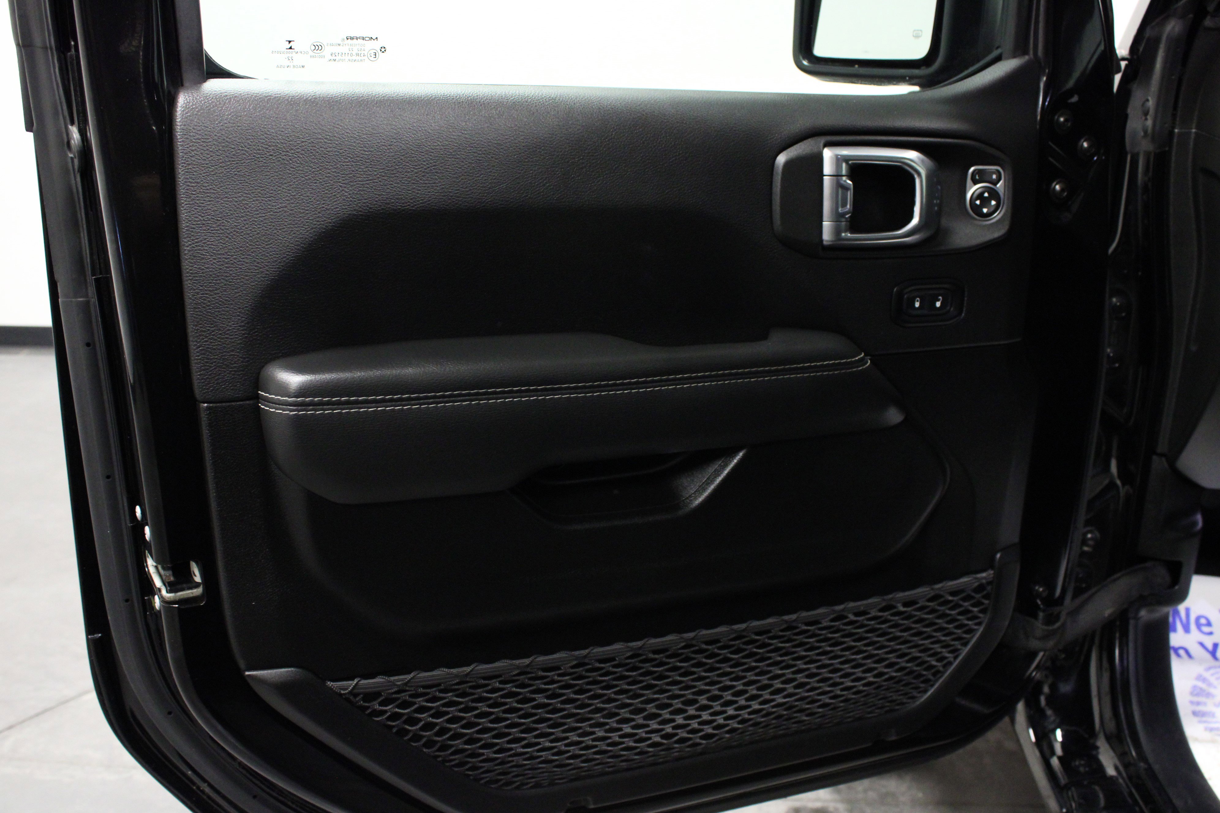 Used 2023 Jeep Wrangler Sahara AWD/4WD image 12