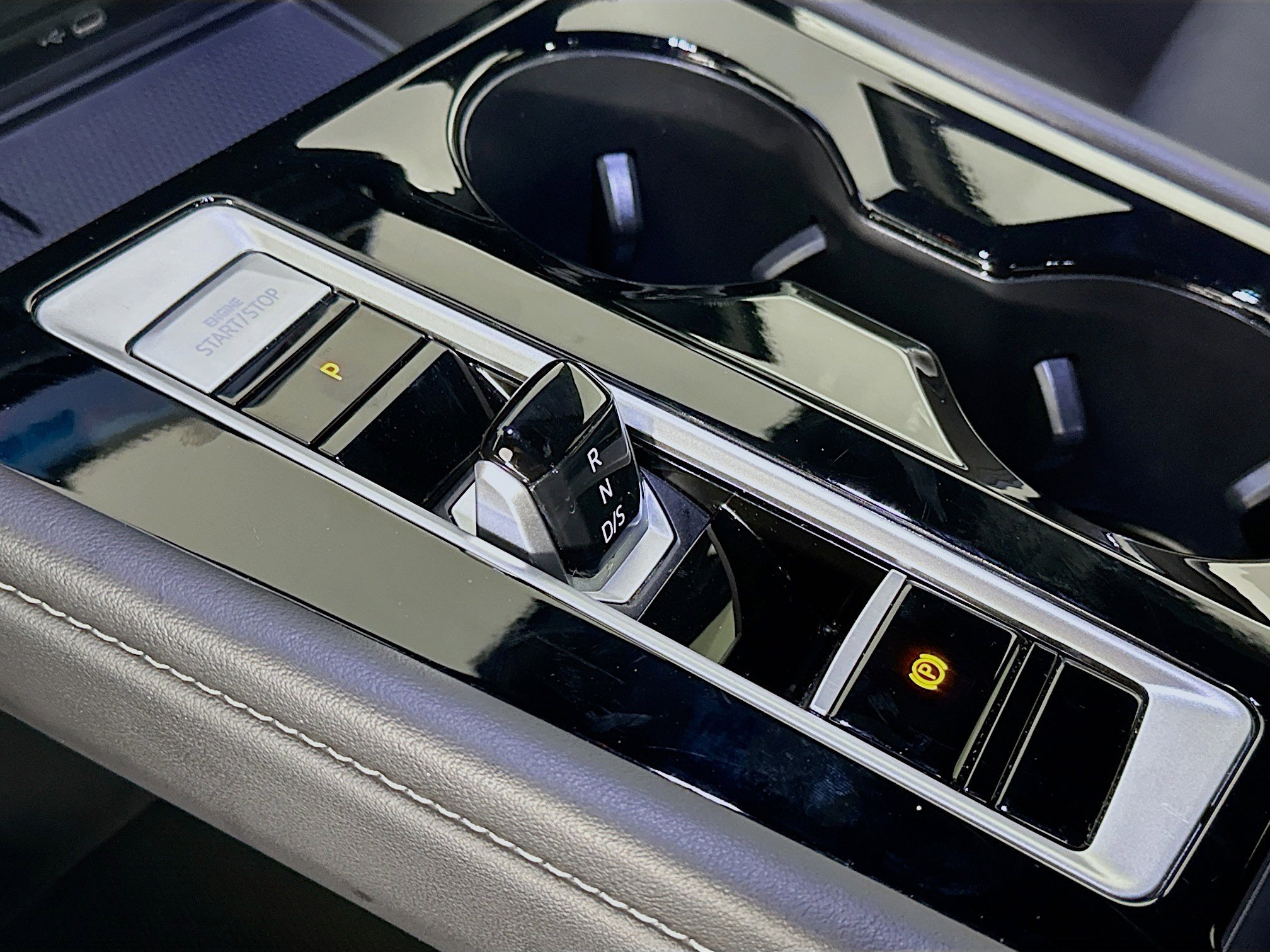 Used 2025 Volkswagen Atlas Cross Sport SE image 25