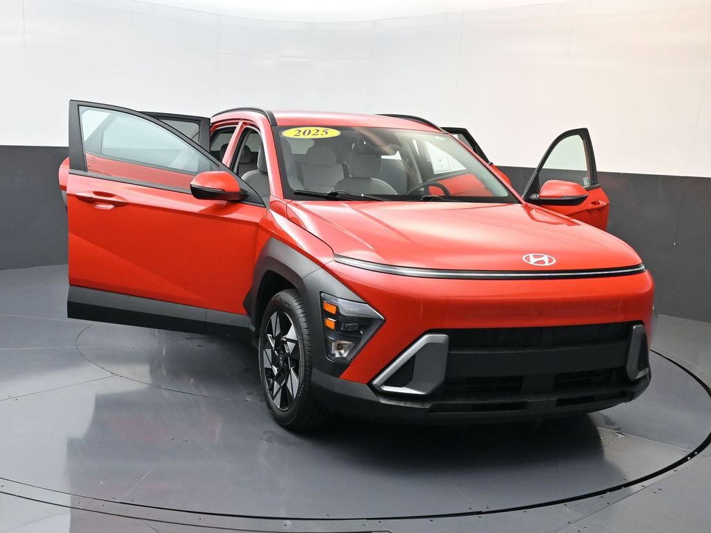 Certified 2025 Hyundai Kona SEL image 23