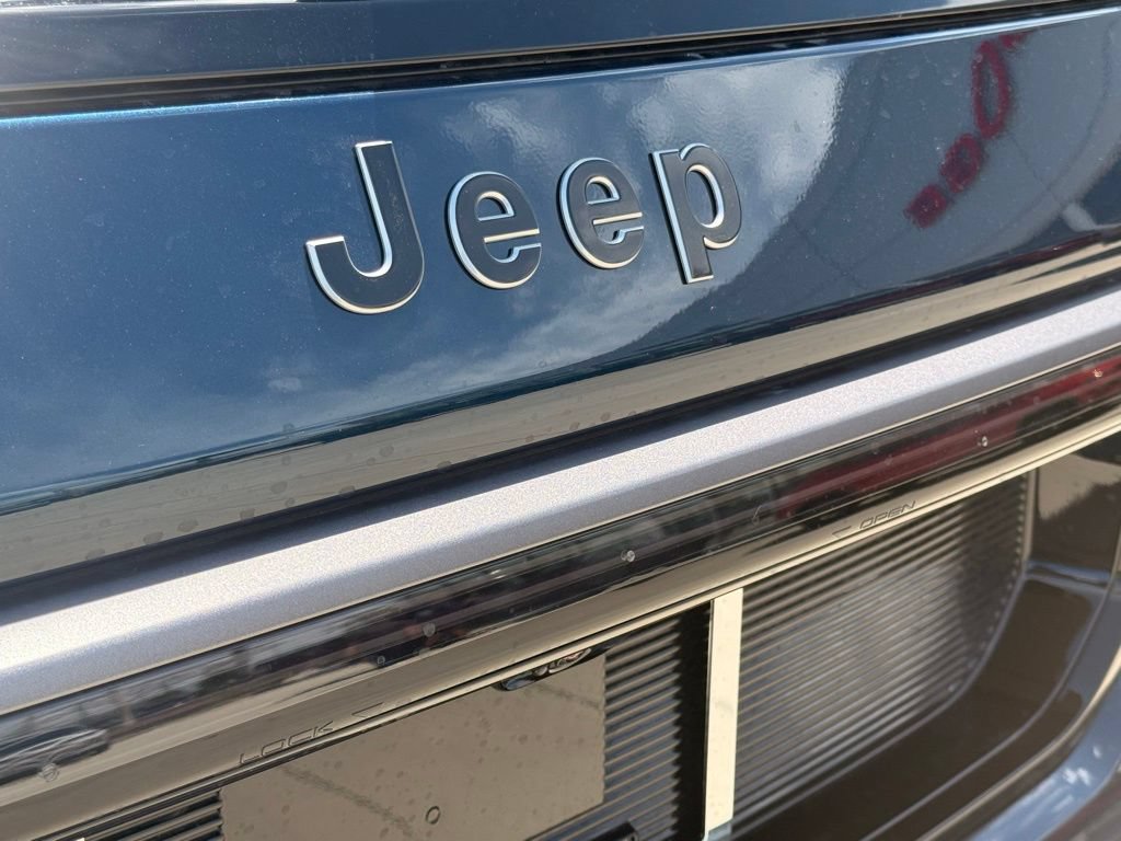 New 2026 Jeep Grand Wagoneer Summit AWD/4WD image 36