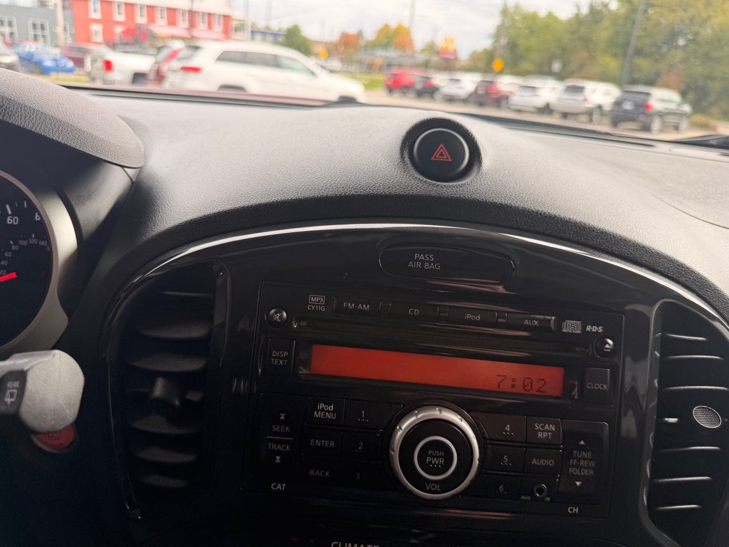 Used 2012 Nissan Juke SV AWD/4WD image 24