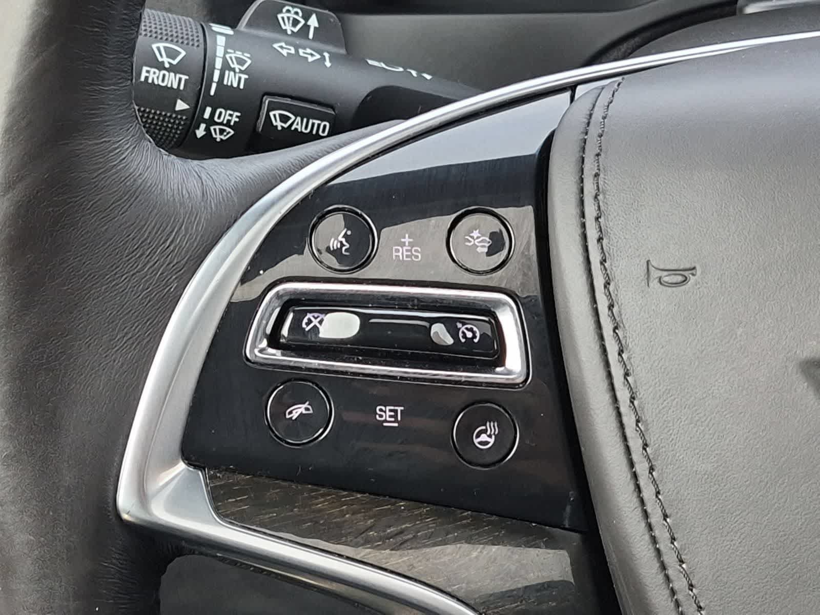 Used 2018 Cadillac Escalade Platinum AWD/4WD image 25