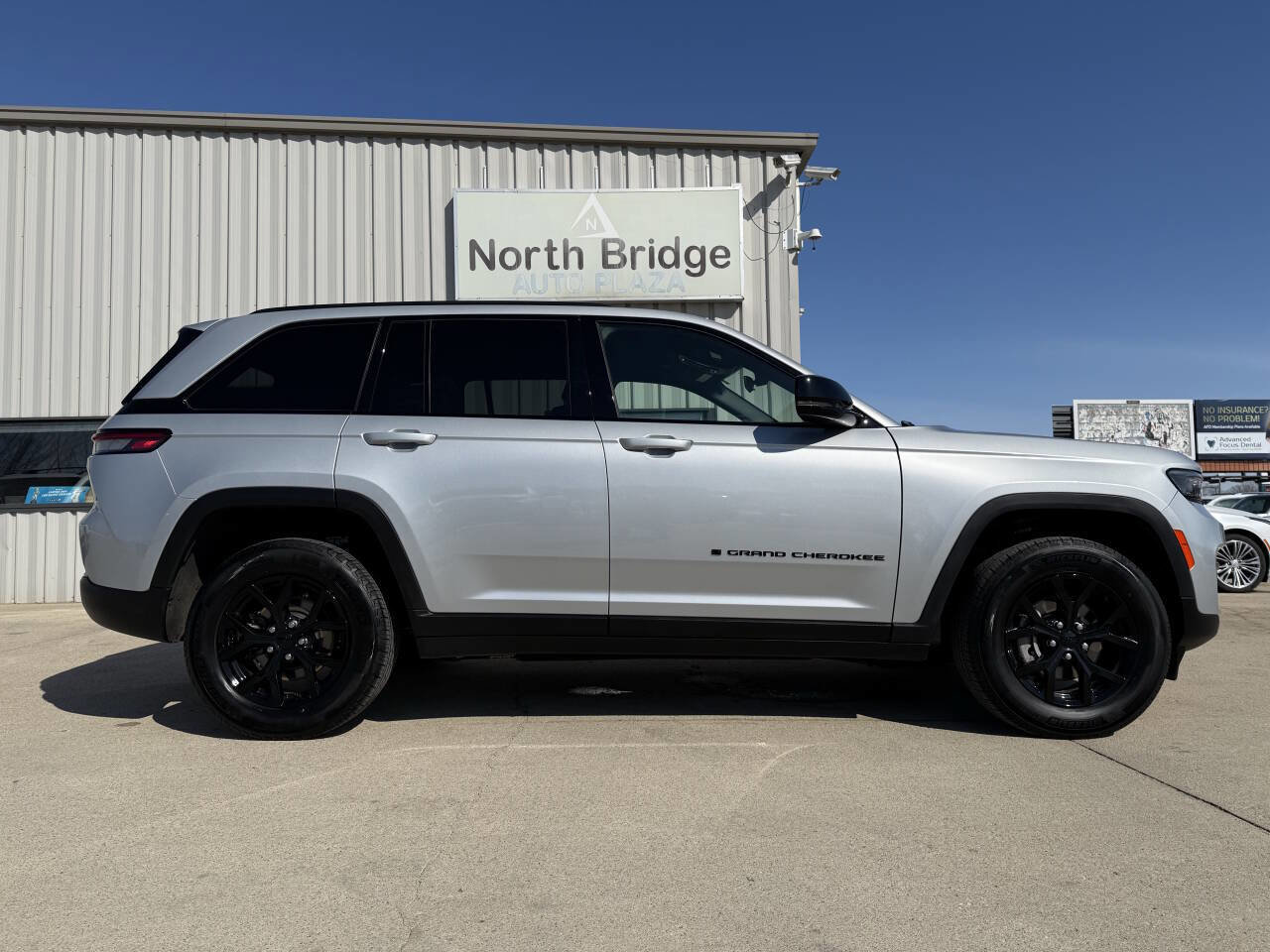 Used 2025 Jeep Grand Cherokee Altitude image 26