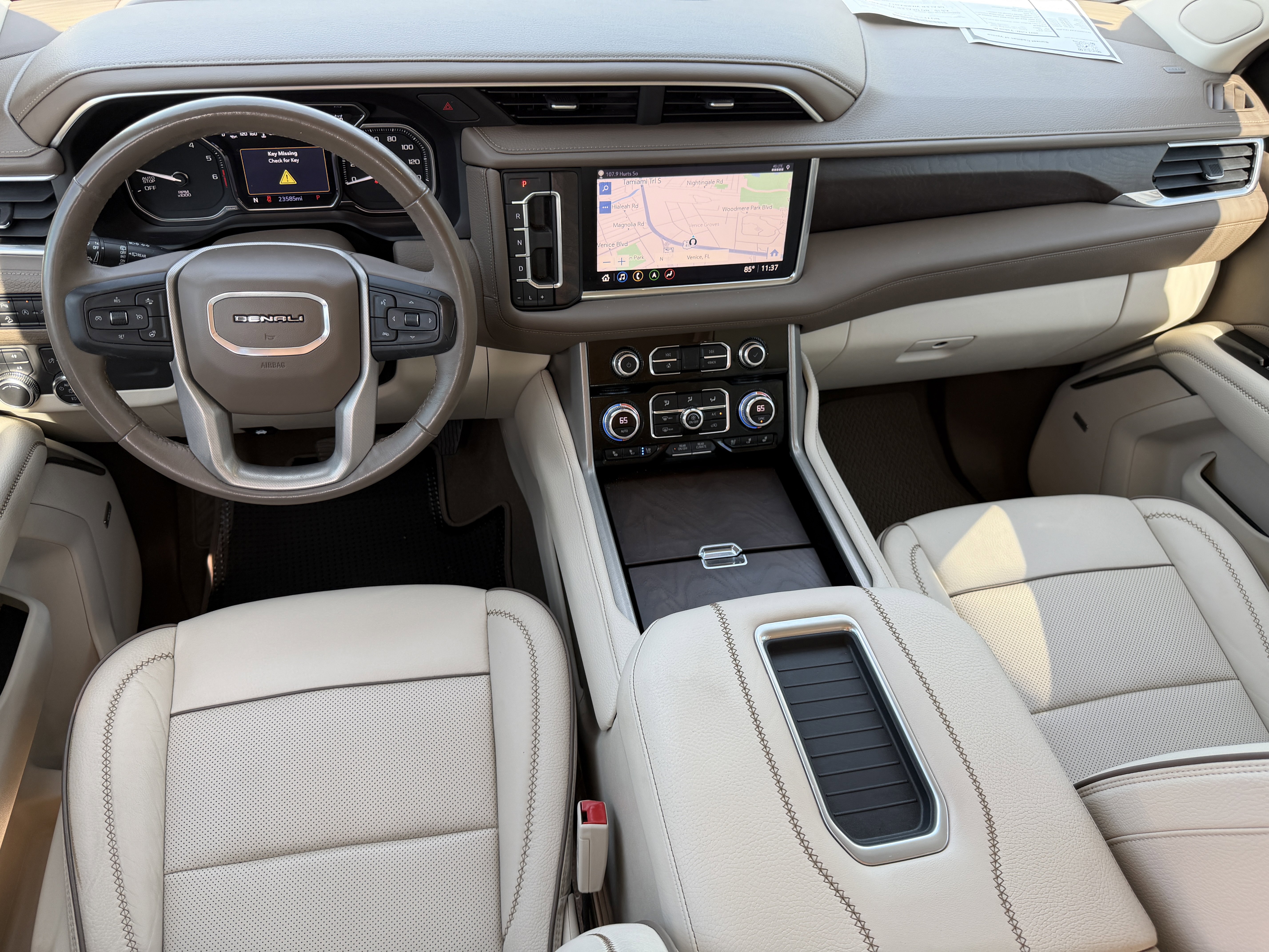 Used 2021 GMC Yukon Denali w/ Denali Premium Package image 14