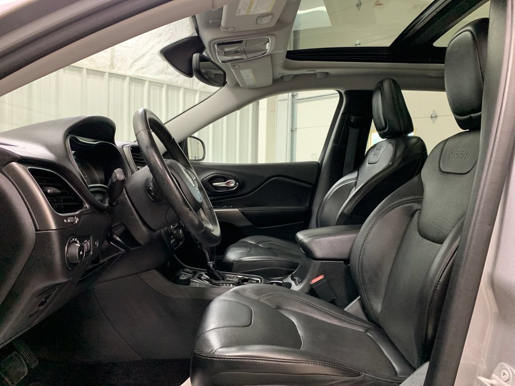 Used 2019 Jeep Cherokee Limited AWD/4WD image 4