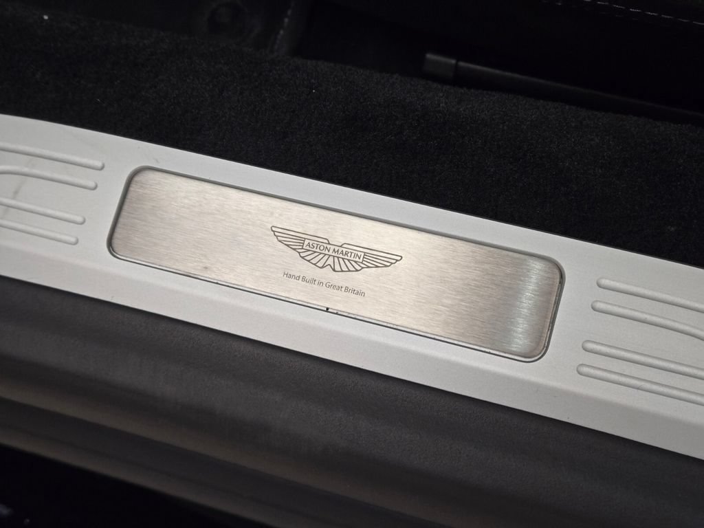 Used 2025 Aston Martin V8 Vantage Coupe RWD image 30