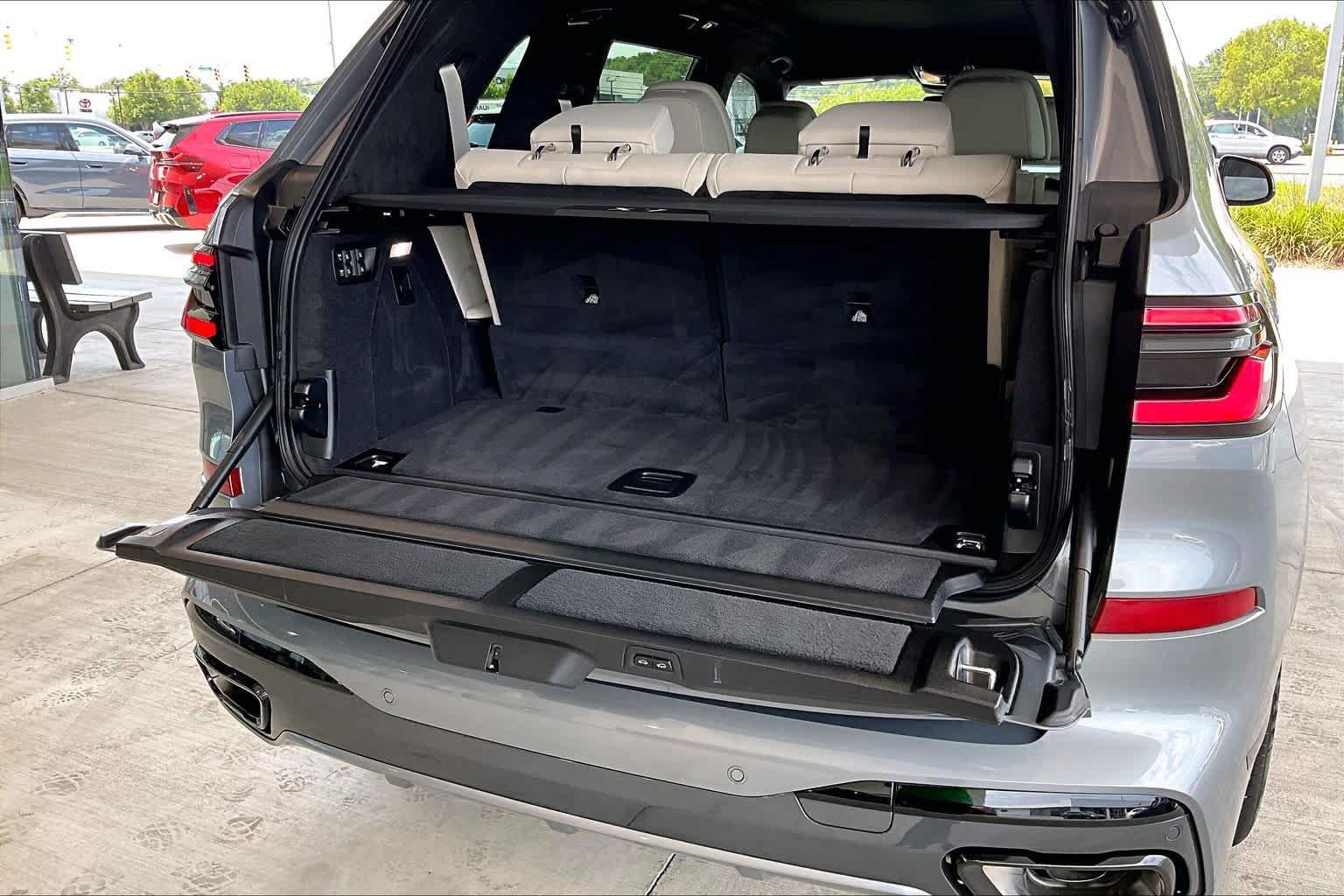 Used 2025 BMW X7 xDrive40i w/ M Sport Package AWD/4WD image 34