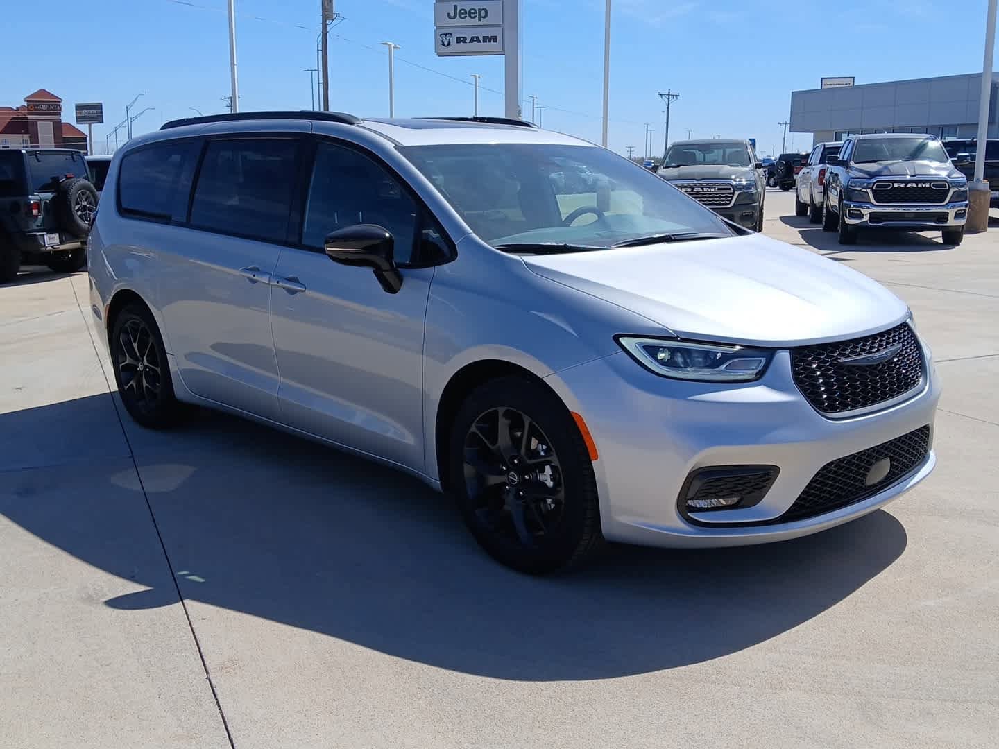 New 2026 Chrysler Pacifica Limited w/ S Appearance Package image 10