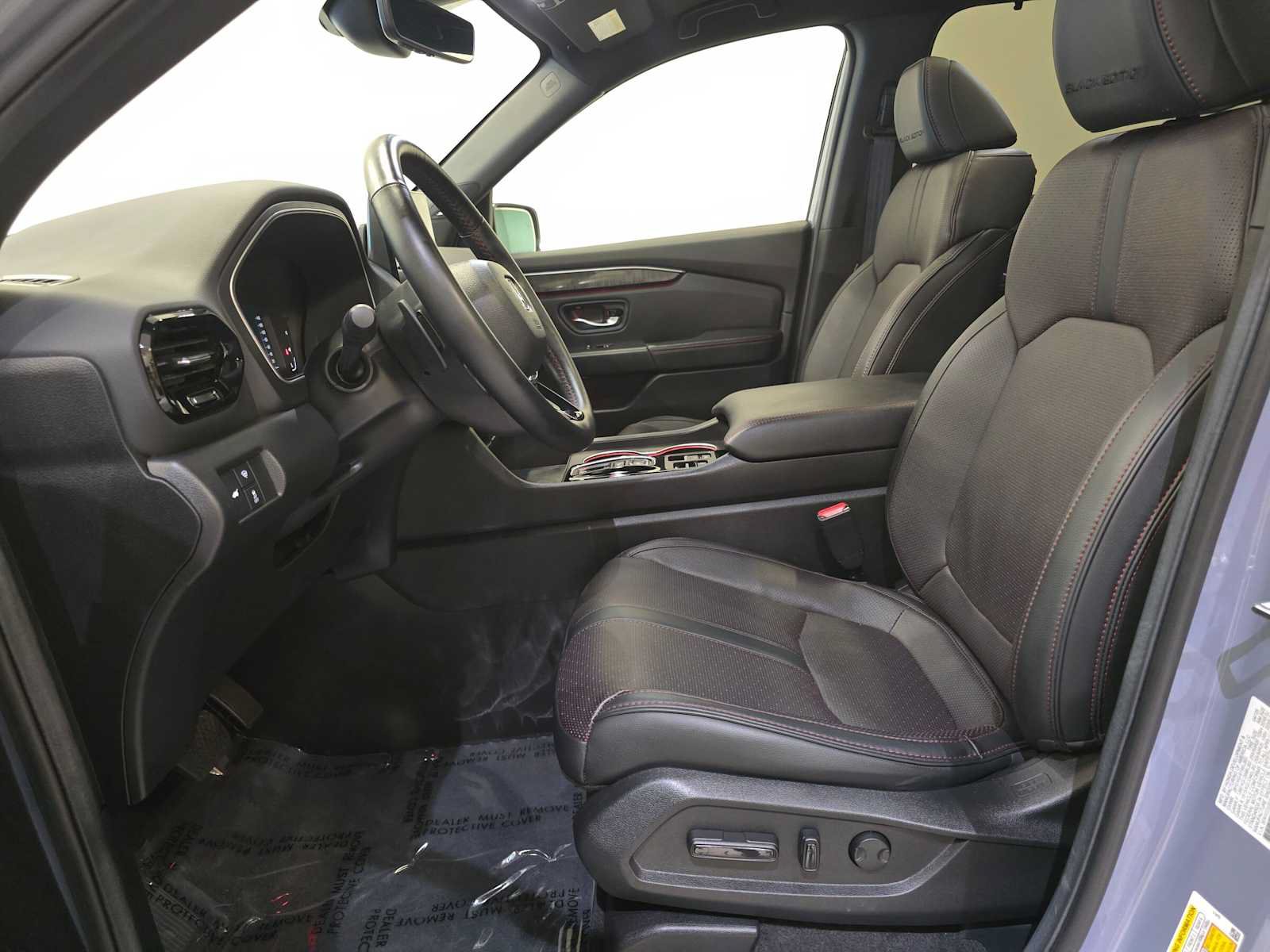 Used 2025 Honda Pilot Black Edition image 23