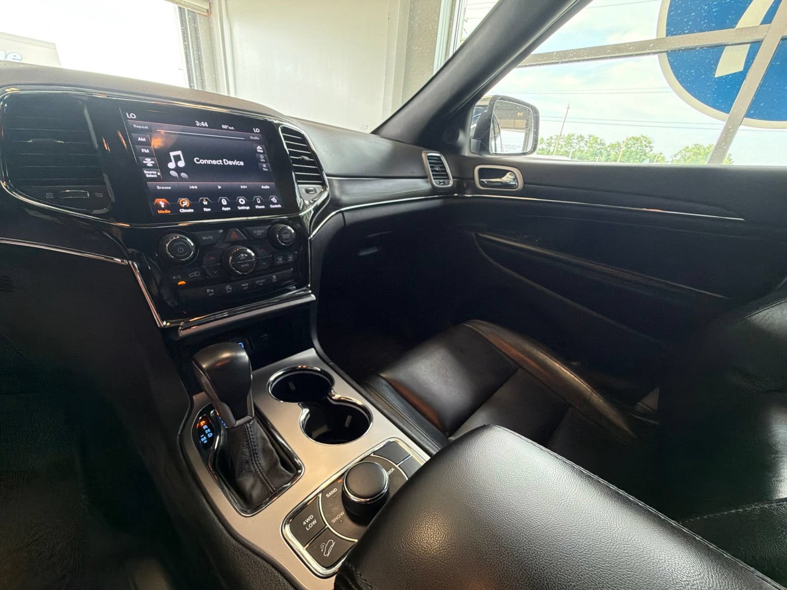 Used 2021 Jeep Grand Cherokee Limited AWD/4WD image 23