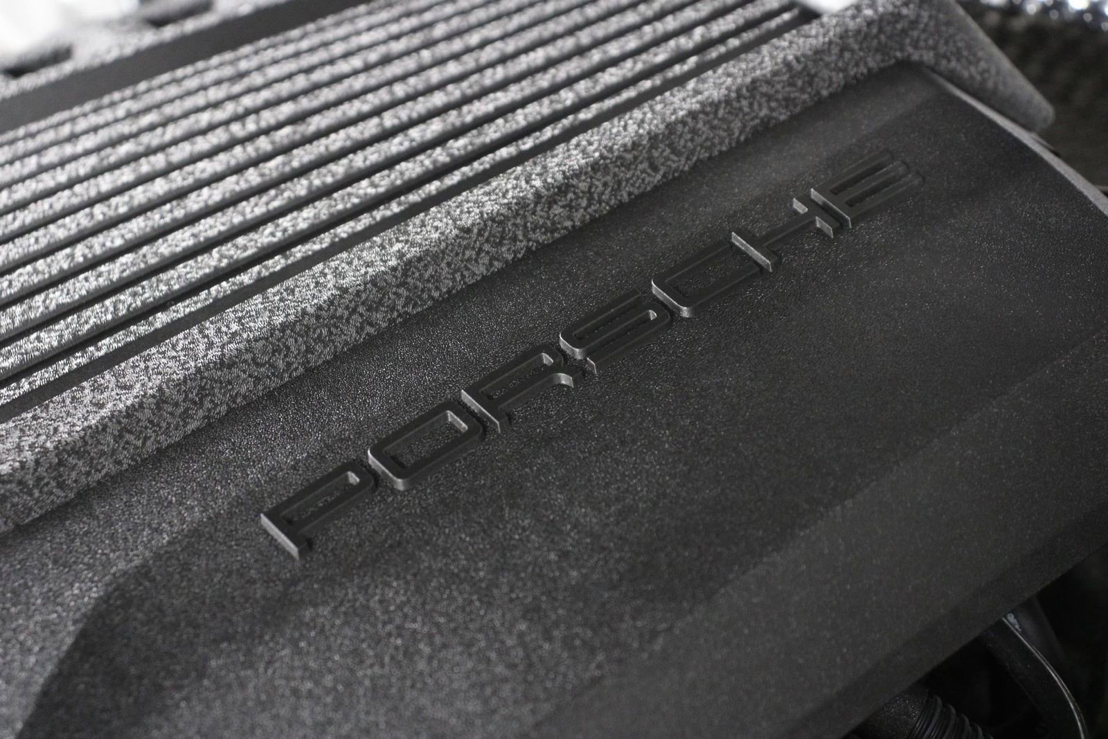 Certified 2025 Porsche Macan image 27