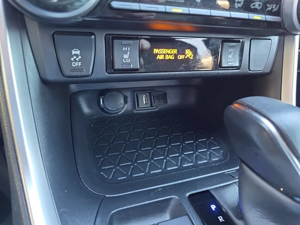 Used 2022 Toyota RAV4 XLE Premium AWD/4WD image 27