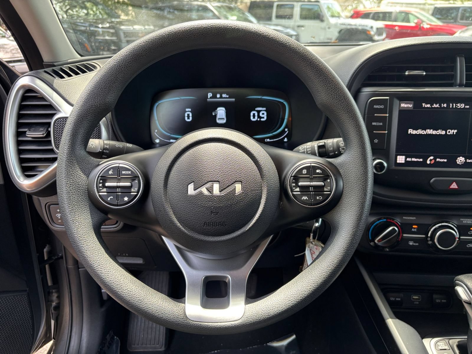 Used 2025 Kia Soul LX w/ LX Technology Package FWD image 25
