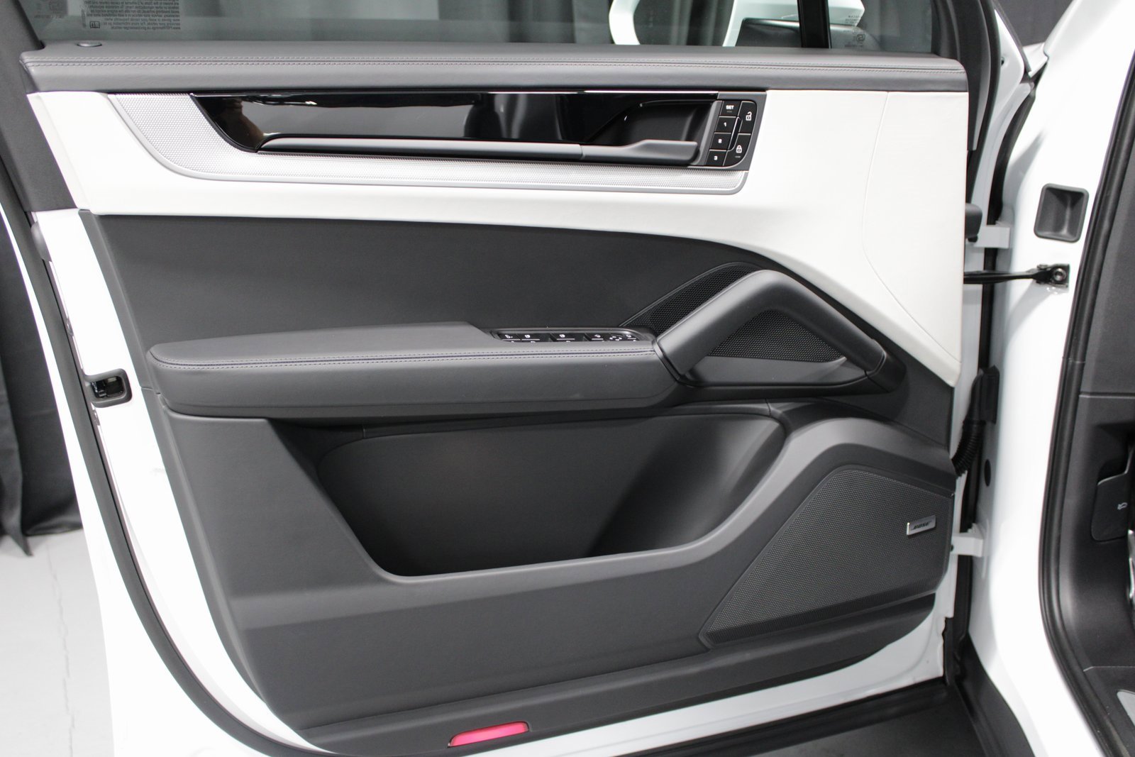 New 2026 Porsche Cayenne image 24