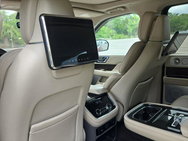 Used 2019 Lincoln Navigator Reserve image 18