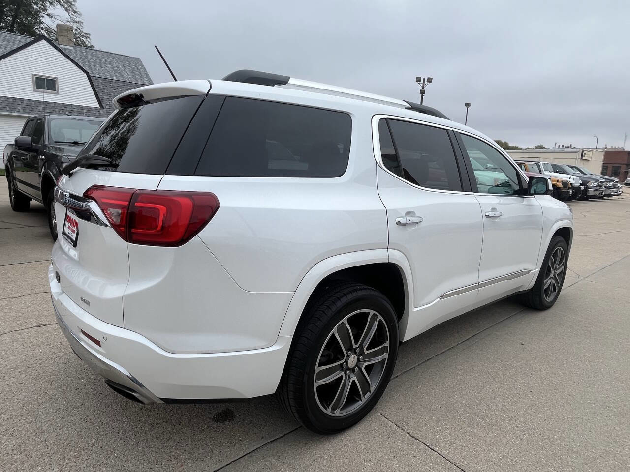 Used 2018 GMC Acadia Denali w/ LPO, Cargo Package image 7