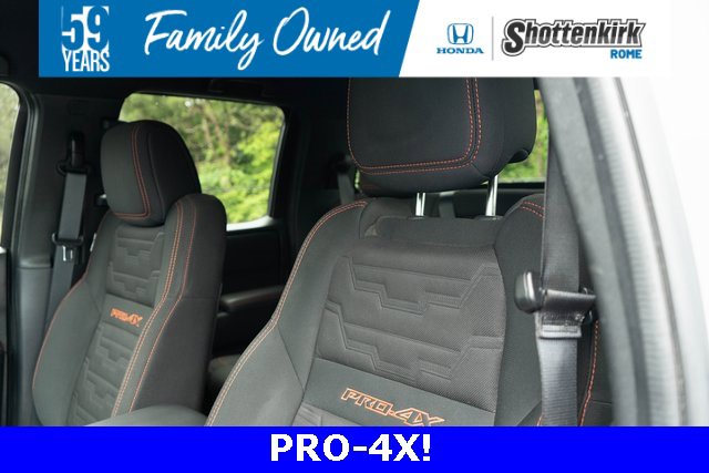 Used 2023 Nissan Frontier PRO-4X w/ Technology Package image 26