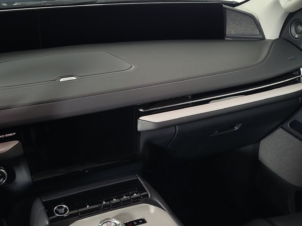 New 2027 Lincoln Navigator L Reserve RWD image 13