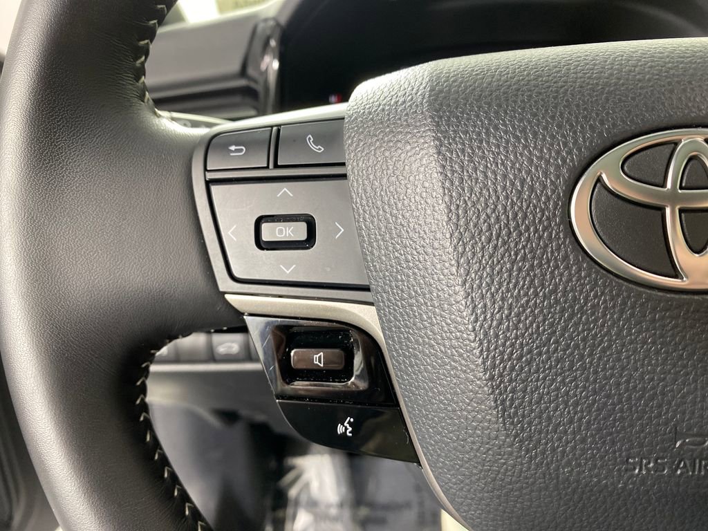 Certified 2025 Toyota Camry SE w/ Convenience Package image 15