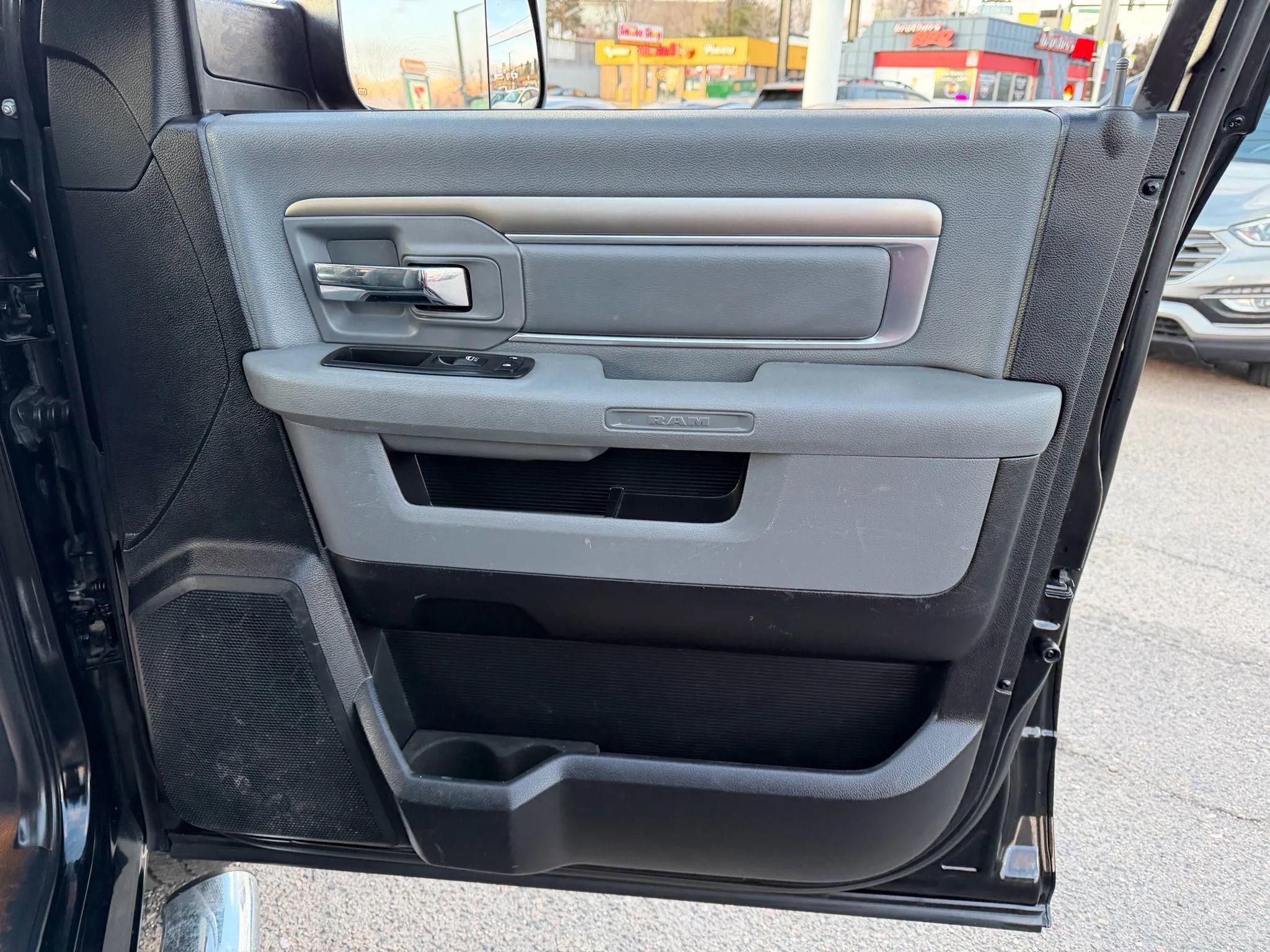 Used 2014 RAM 1500 Classic SLT w/ SLT Plus D←cor Group AWD/4WD image 17