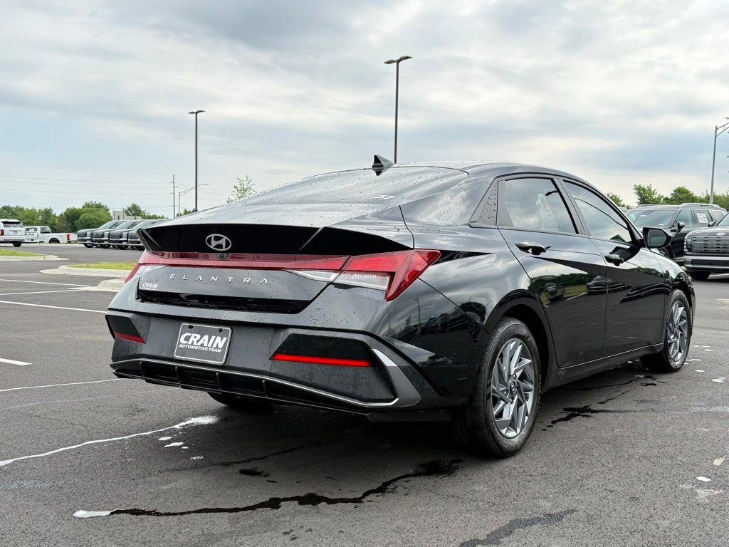 Used 2024 Hyundai Elantra SEL FWD image 5