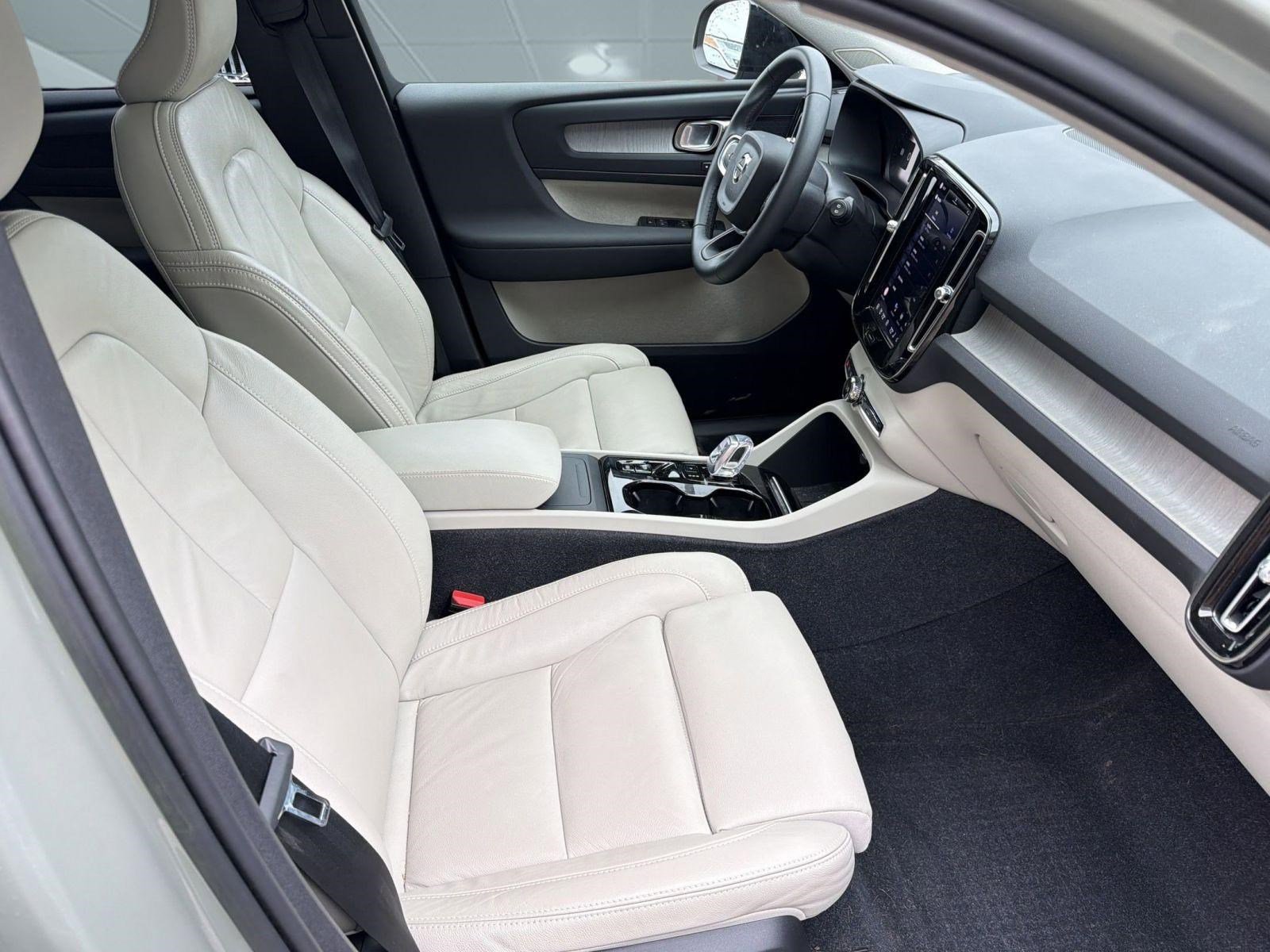 Certified 2023 Volvo XC40 B5 Plus w/ Driver Assist Package image 29