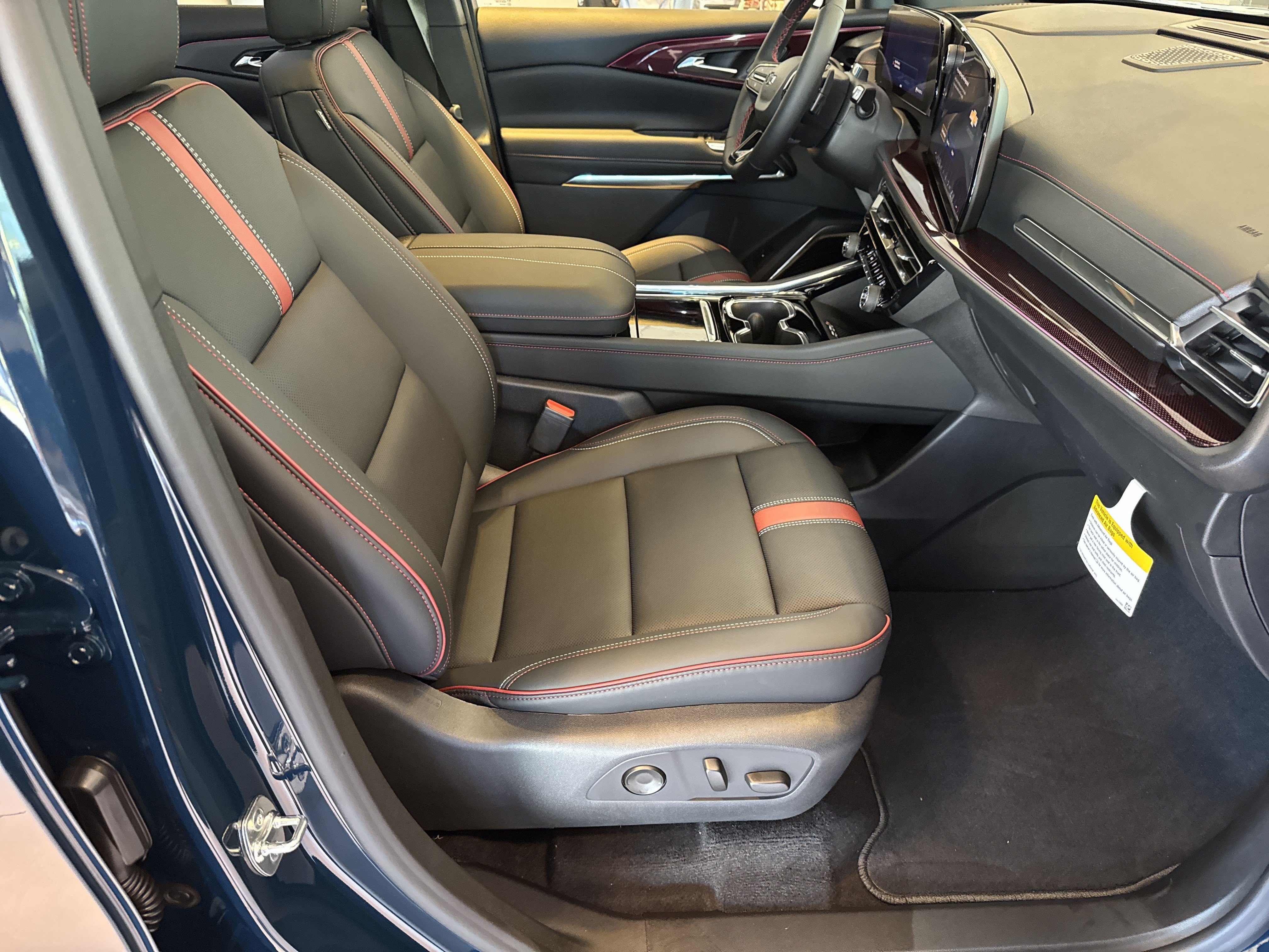 New 2027 Chevrolet Traverse RS FWD image 13