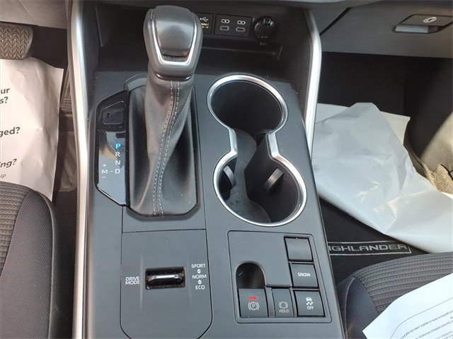 Used 2023 Toyota Highlander LE image 15