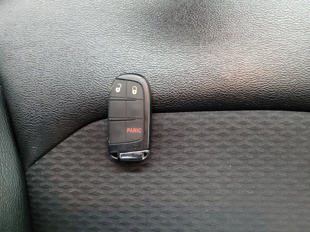 Used 2024 Jeep Compass Latitude image 32