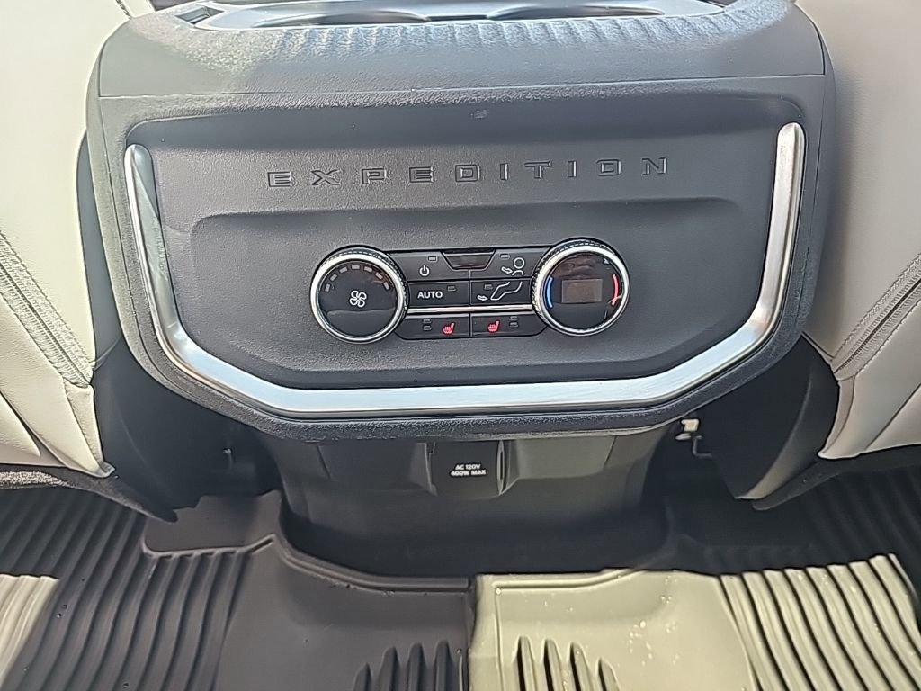 Used 2025 Ford Expedition Platinum w/ Driver's Package image 14