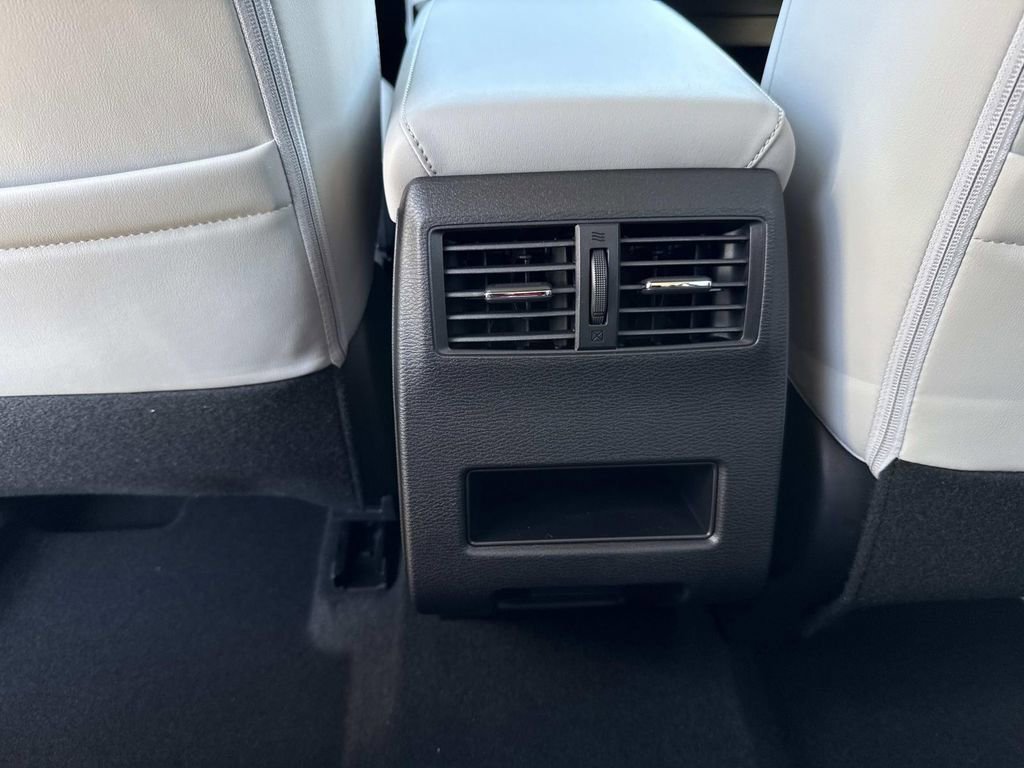 New 2026 Mitsubishi Outlander SE image 17