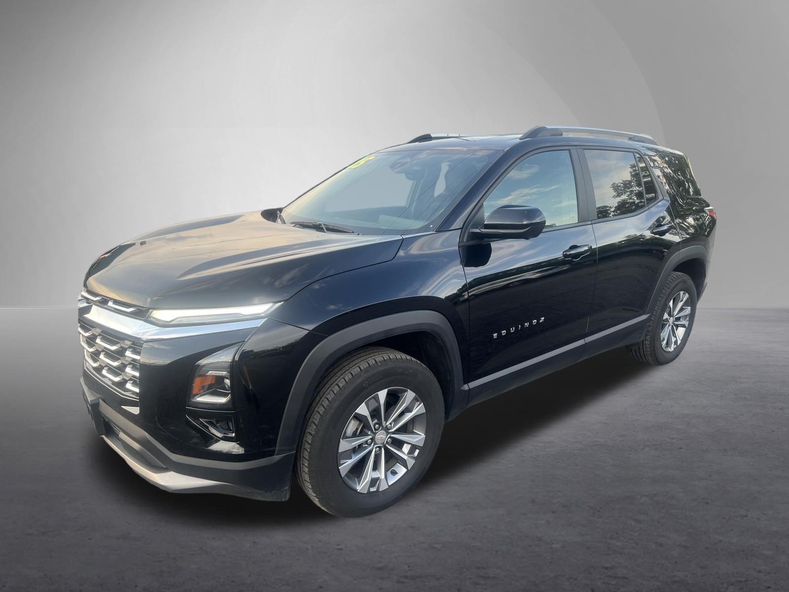Used 2025 Chevrolet Equinox LT w/ Convenience Package II AWD/4WD image 8
