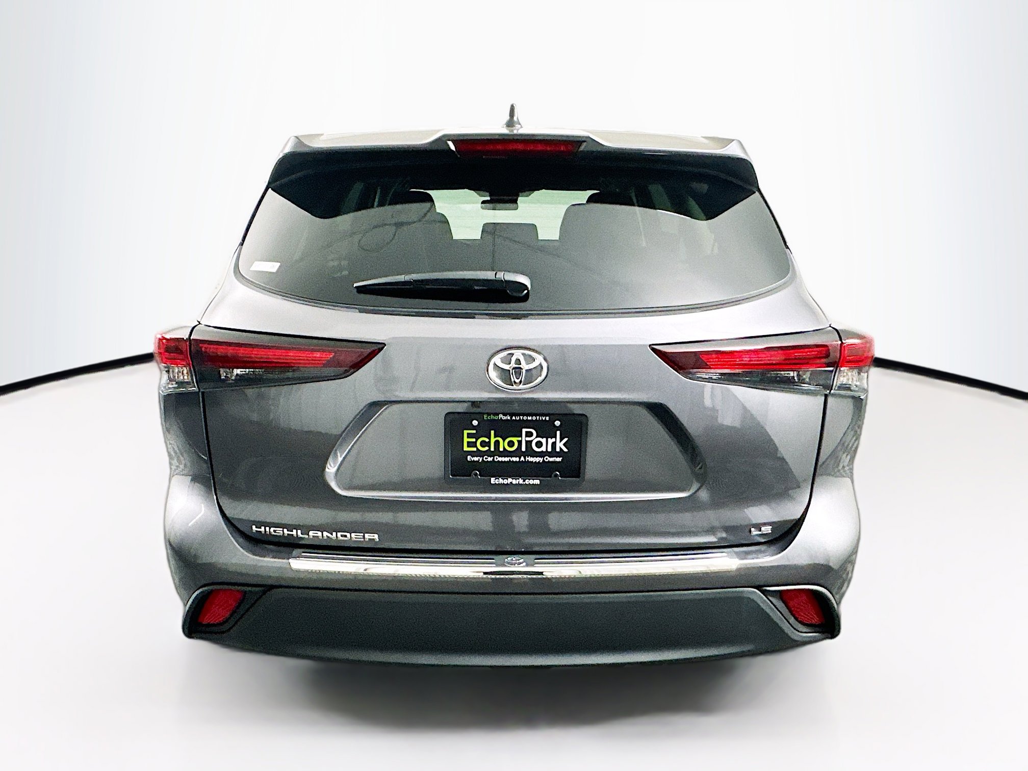 Used 2024 Toyota Highlander LE image 7