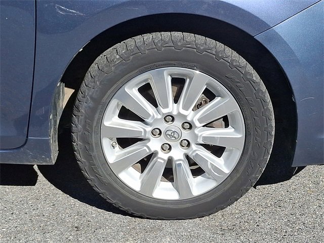 Used 2014 Toyota Sienna LE image 10