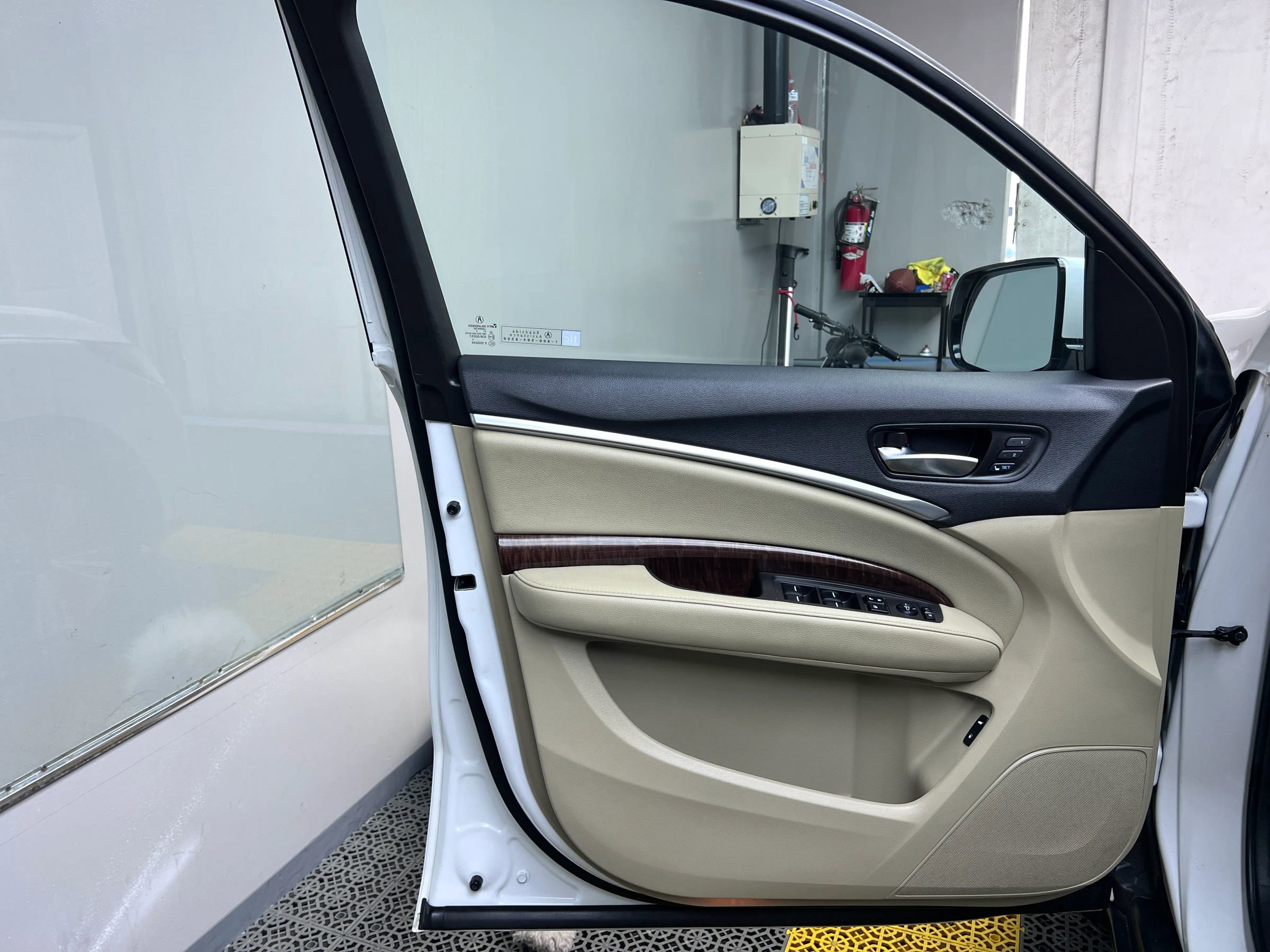 Used 2020 Acura MDX FWD image 11