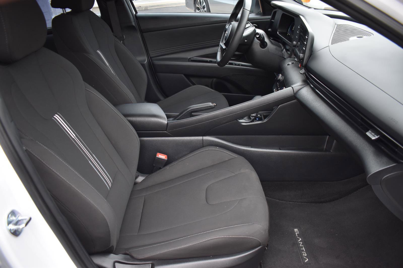 Used 2025 Hyundai Elantra Sport image 12