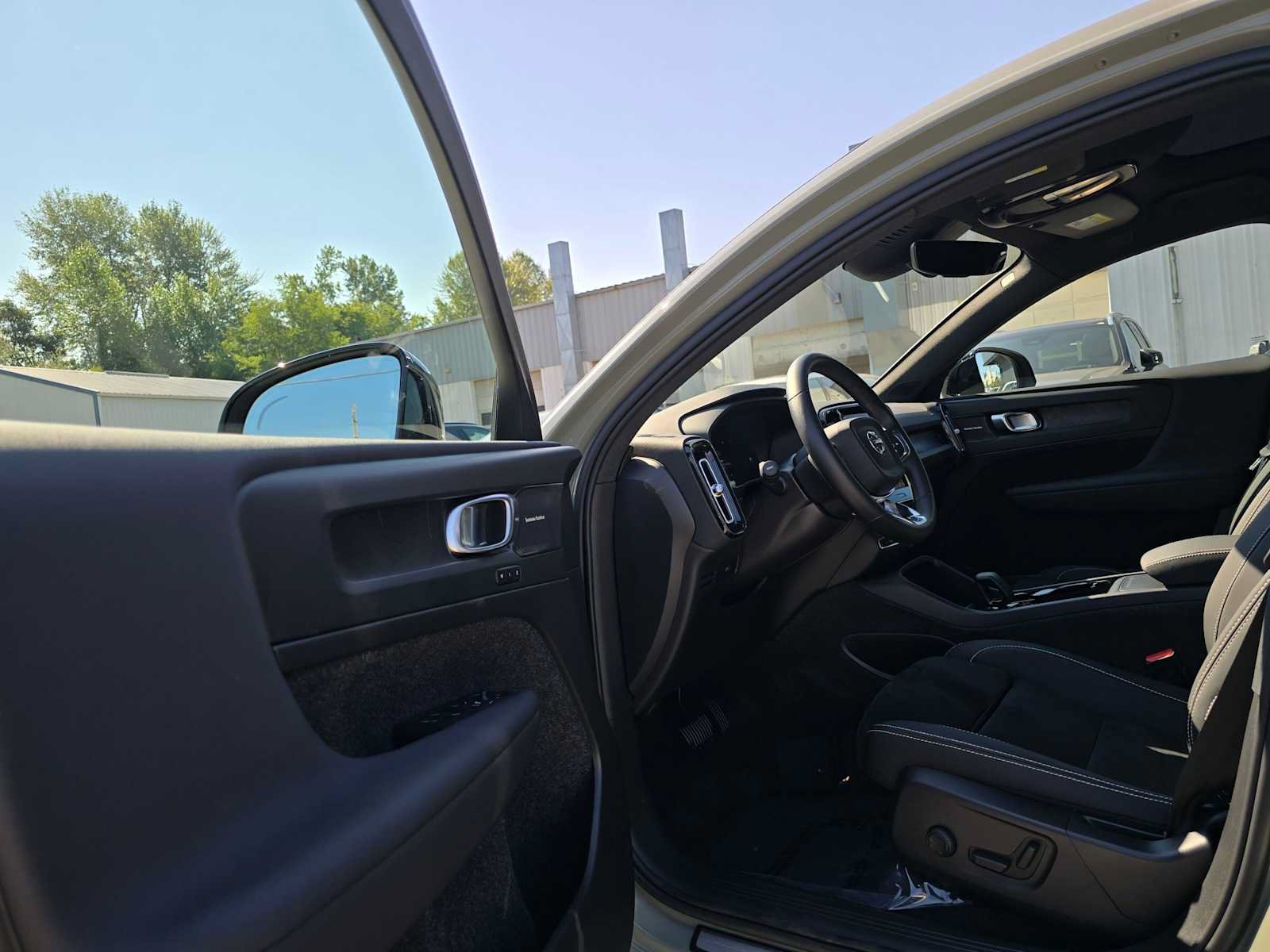 Used 2023 Volvo C40 P8 Recharge Ultimate w/ Protection Package Premier AWD/4WD image 22