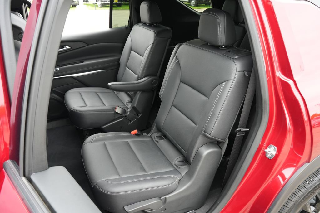 Used 2025 Chevrolet Traverse LT w/ Midnight/Sport Edition FWD image 18