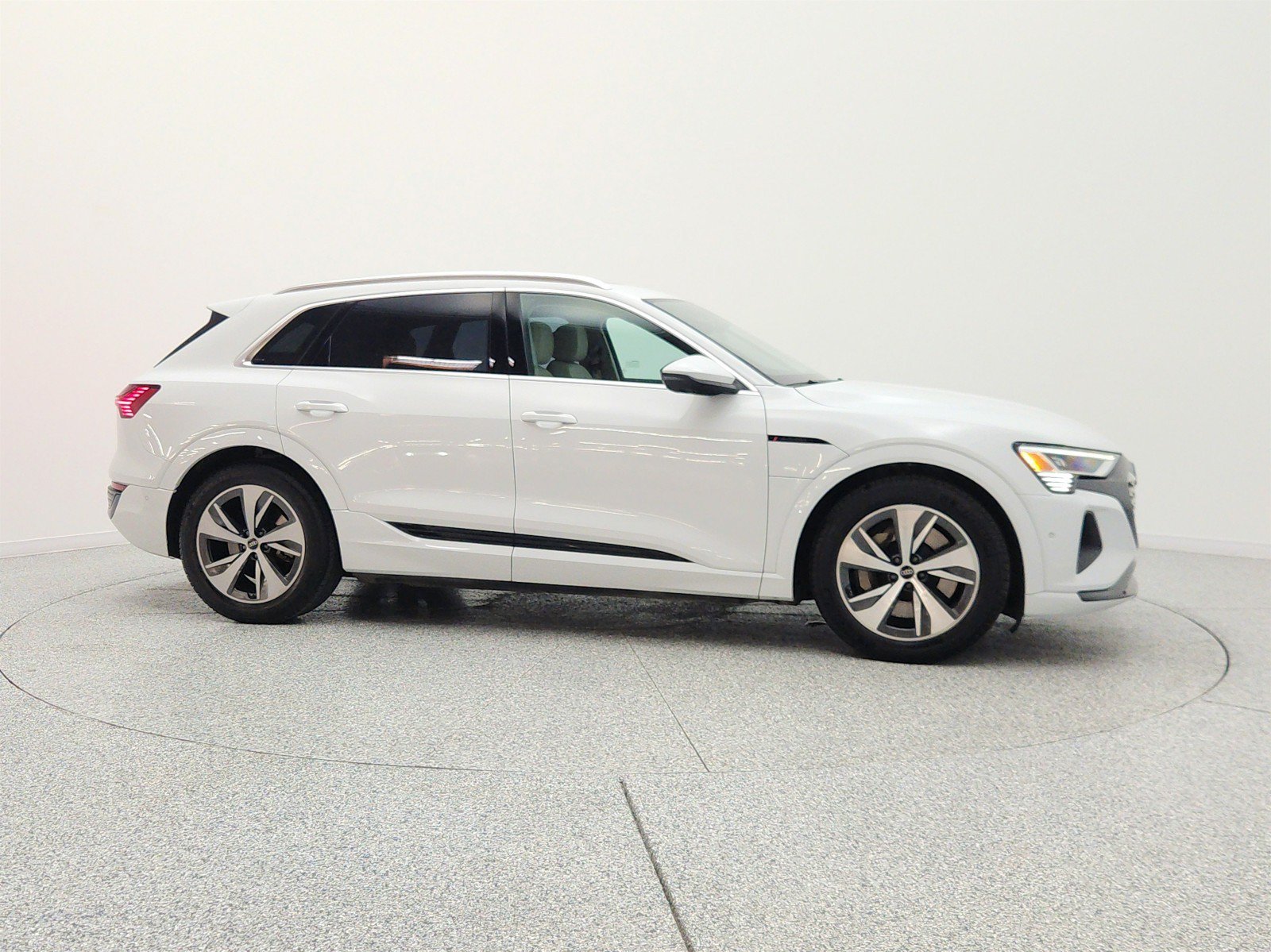 Used 2024 Audi Q8 e-tron Premium Plus w/ Premium Plus Package AWD/4WD image 4