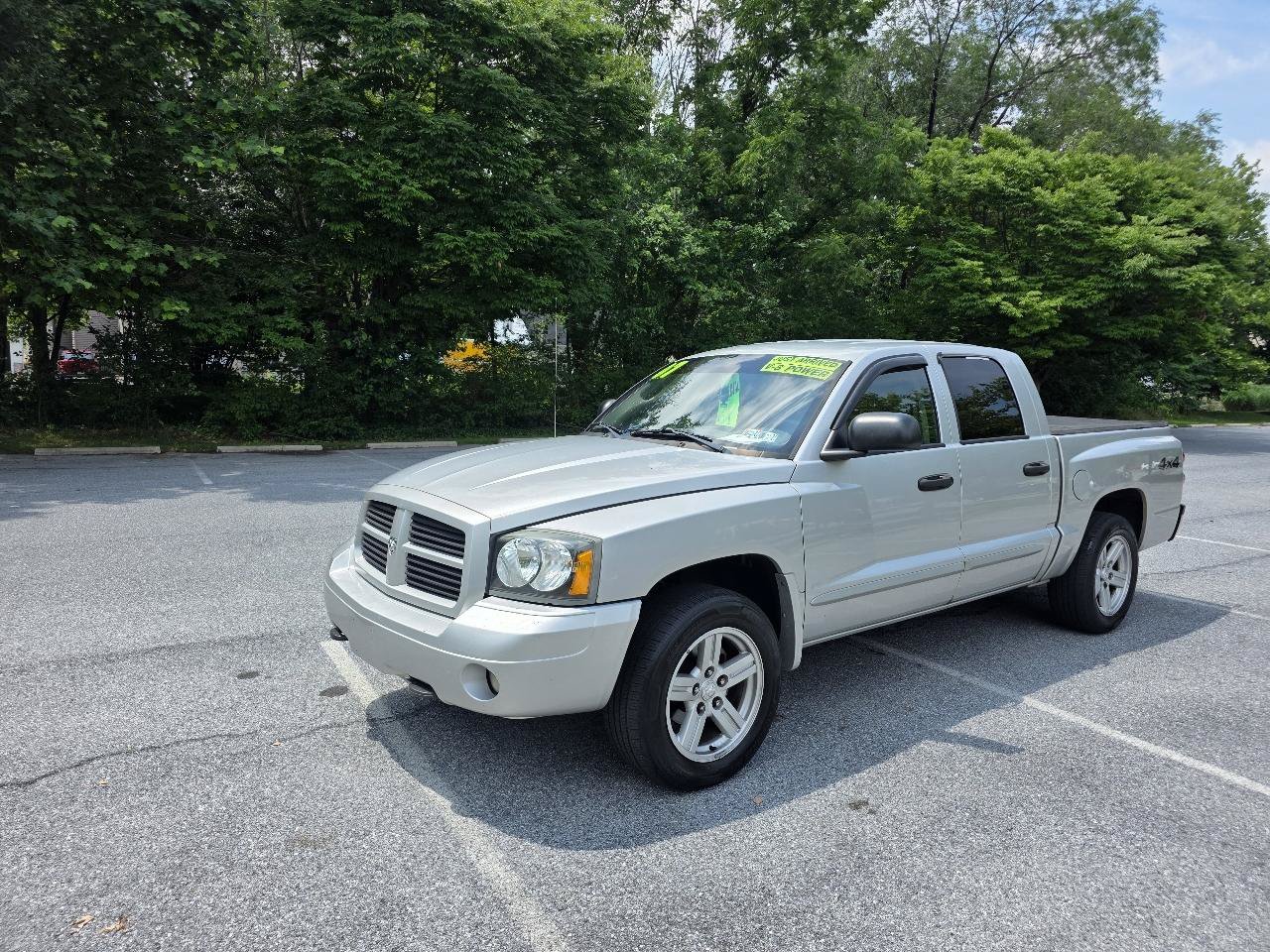 Used 2007 Dodge Dakota SLT w/ Sport Appearance Group AWD/4WD image 2