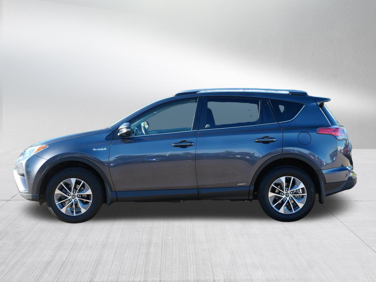 Used 2018 Toyota RAV4 LE AWD/4WD image 4