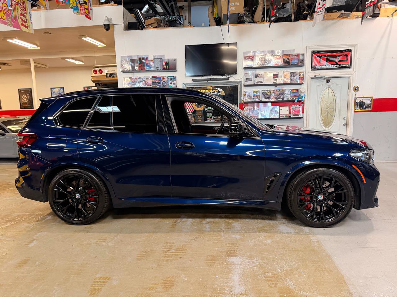 Used 2023 BMW X5 M w/ Competition Package AWD/4WD image 4